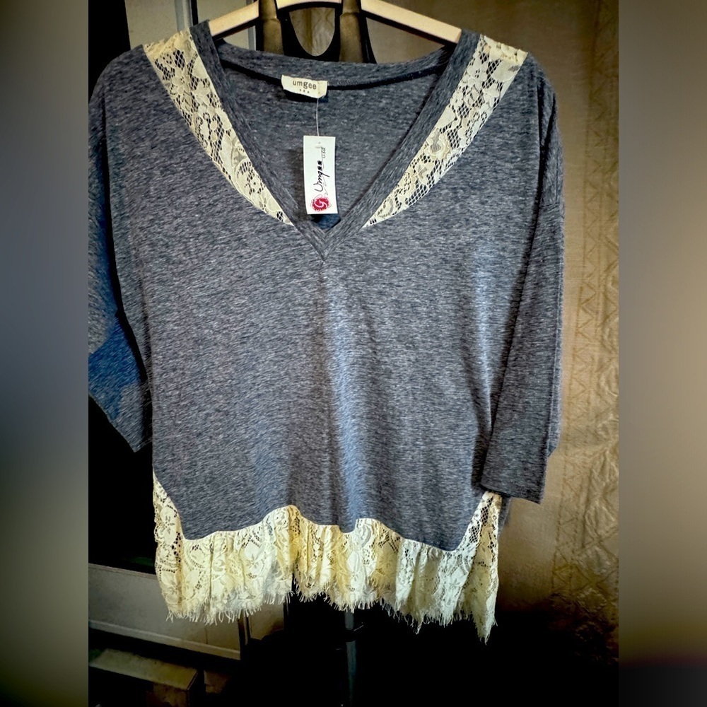 Umgee Charcoal Gray & Cream 3/4 Sleeve Peplum Hem Blouse Top Blouse V-Neck Sz M
